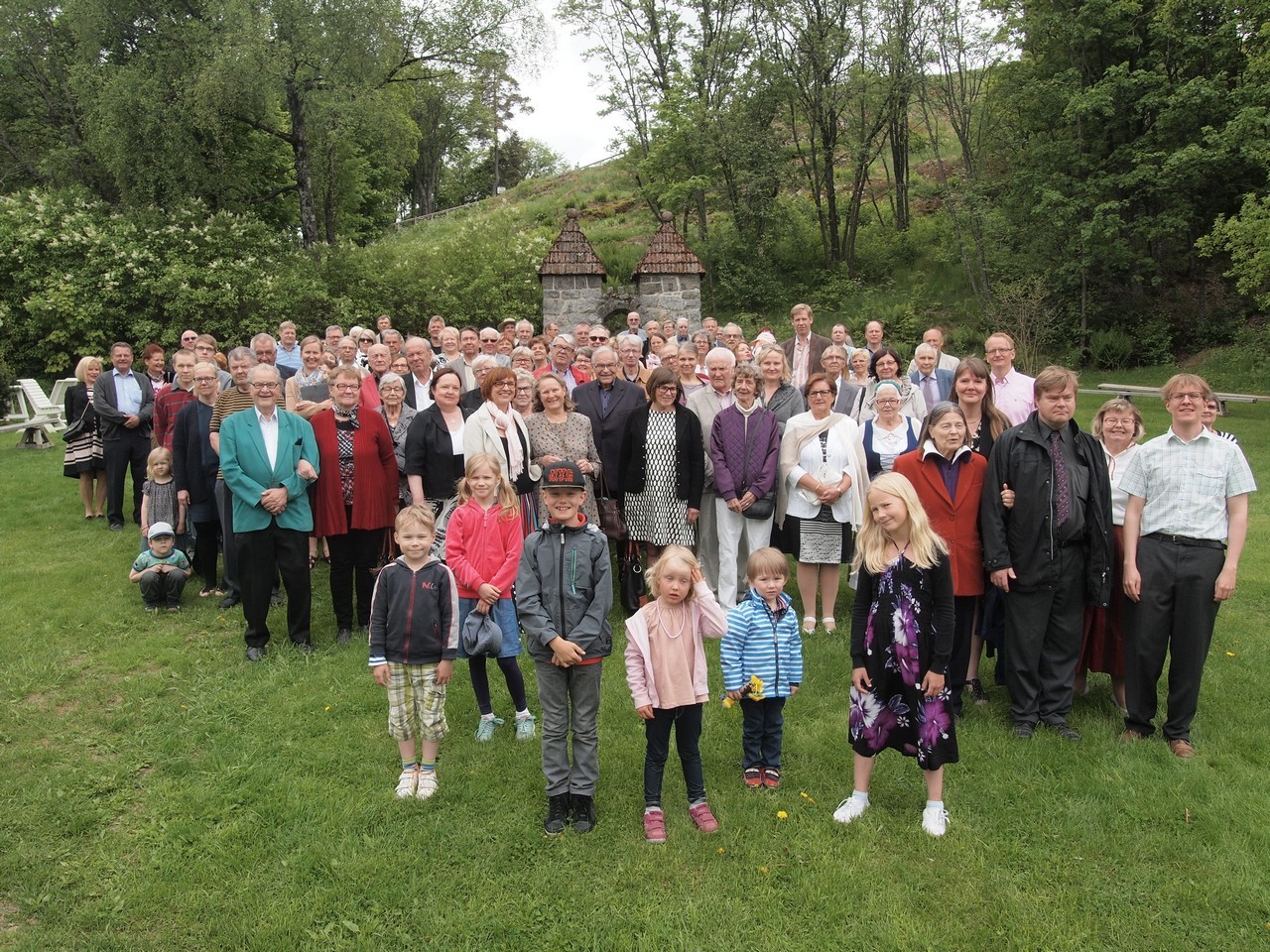 Yhteiskuva sukujuhlassa 2016, kaikki sukuhaarat